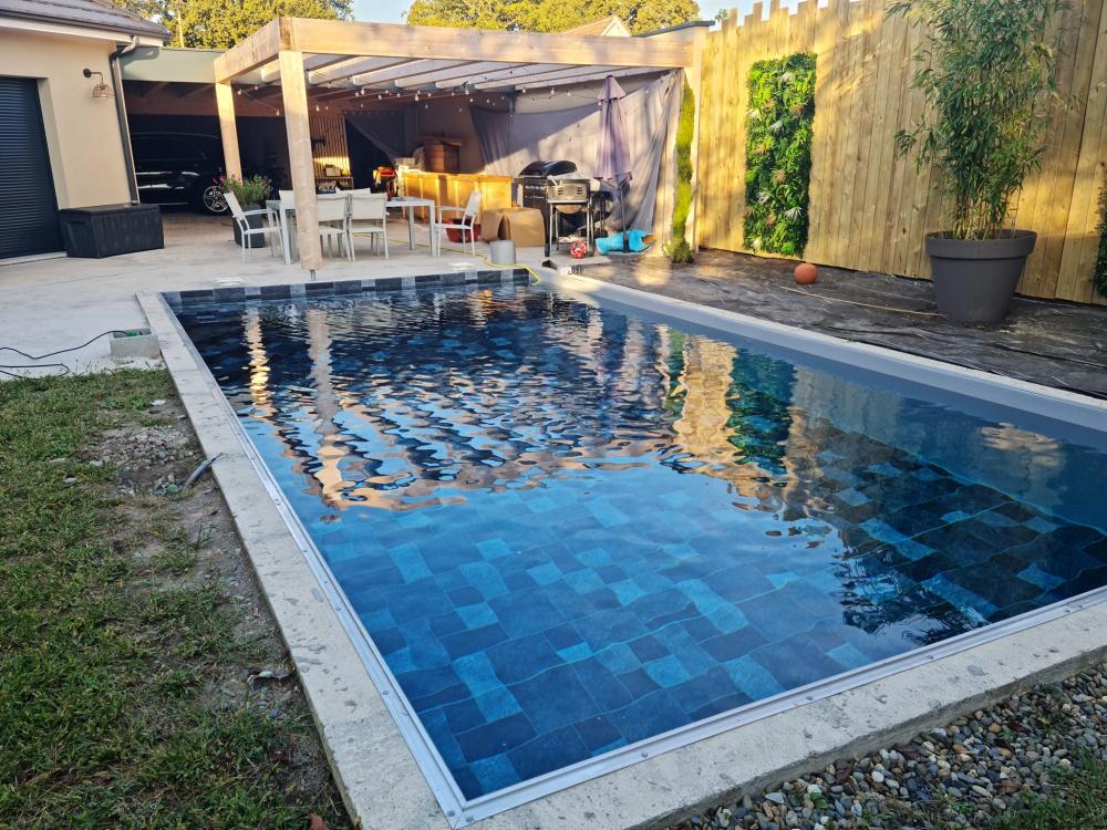 piscine miroir près de Uzein 