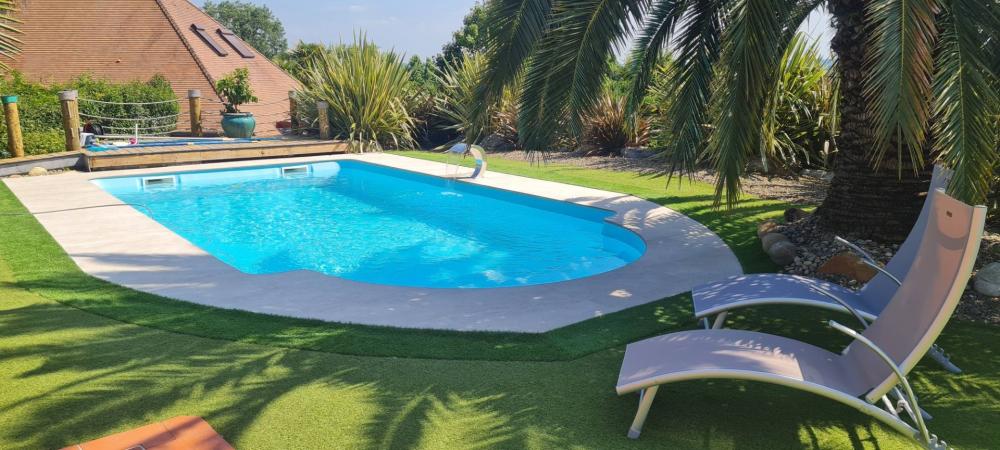 piscine traditionelle près de Uzein 