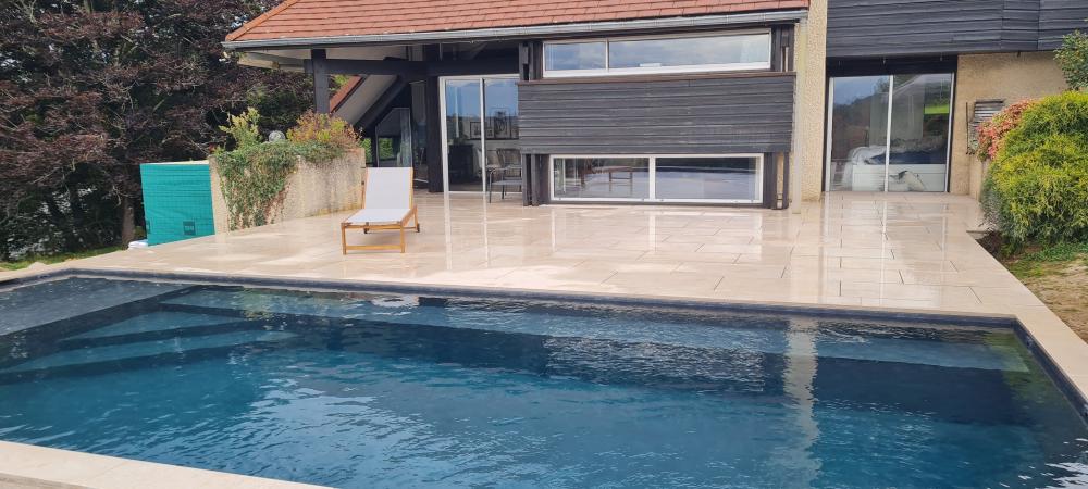 piscine a débordement près de Uzein 
